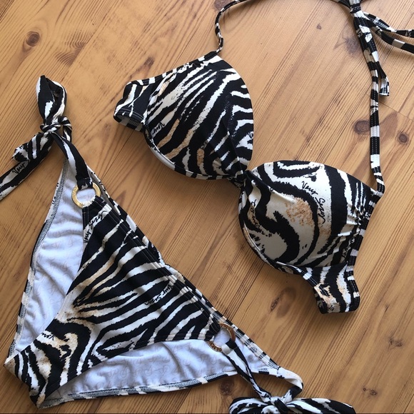 Victoria’s Secret Very Sexy Maldives Twist Front Demi Halter Bikini - Picture 1 of 16